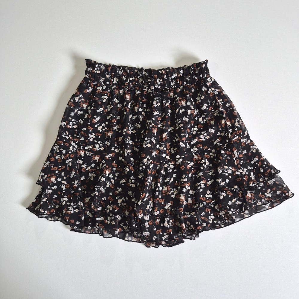 Lommoj Floral Mini‎ Skirt Black Ruffle Tiered Smocked Waist